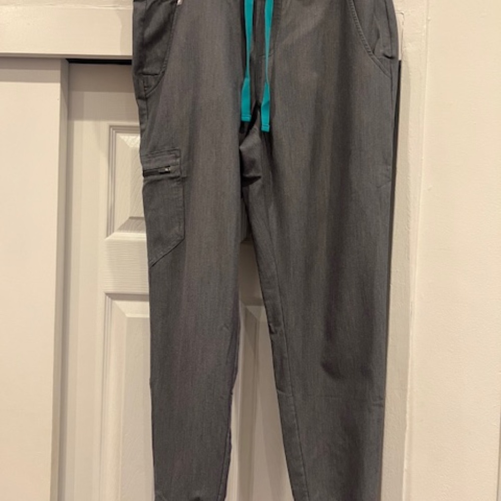 Figs Graphite Jogger Scrub Set - image 4